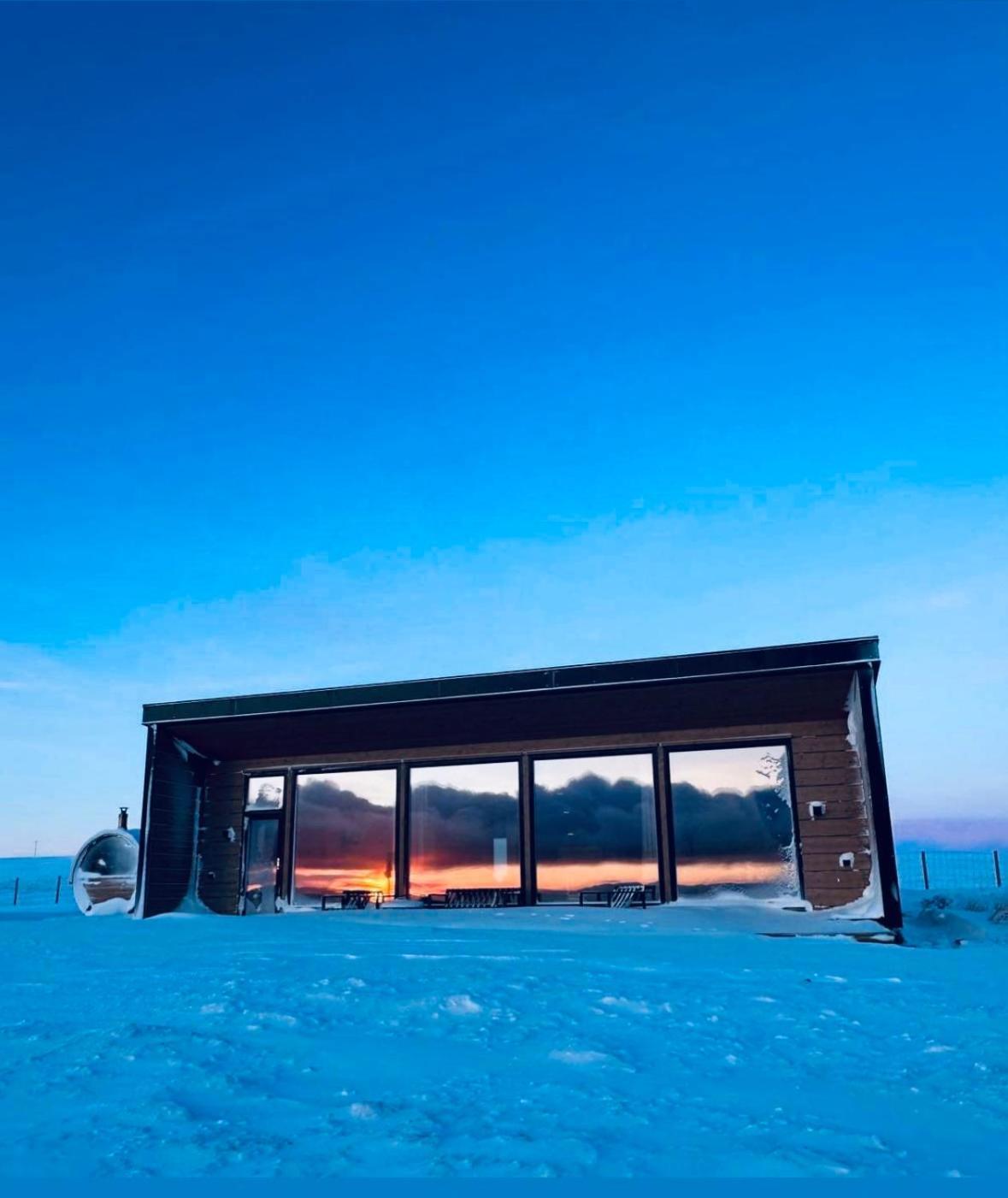 Ekkeroy Lodge - Arctic Living Vadso Exterior photo